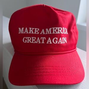 **RARE**NWT Official “Make America Great Again” Red Hat 2016